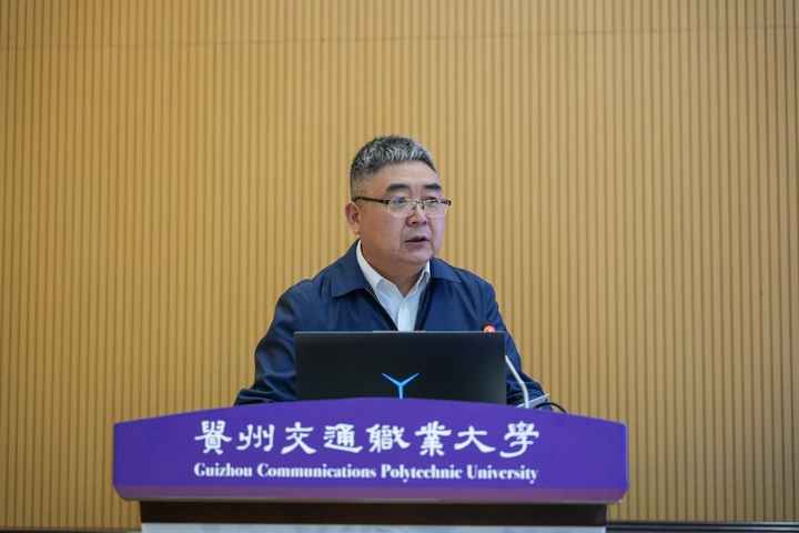 2 贵州交通职业技术学院党委副书记刘正发致辞。.JPG