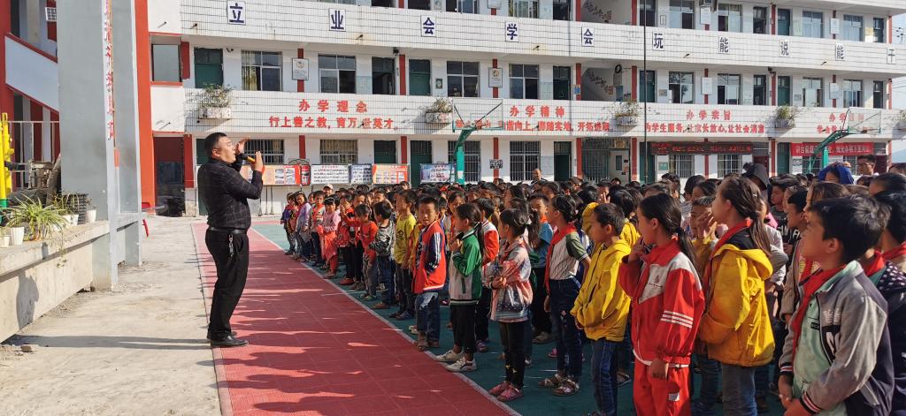 7F4512BD4F615A0AF2E0DFACA8CF1369