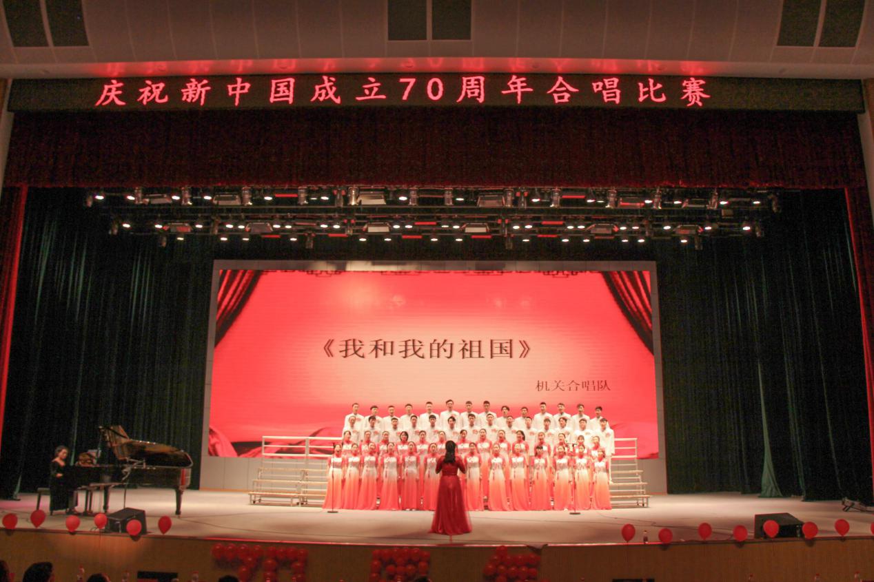 说明: 机关合唱队